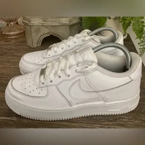 Nike Air Force One 6.5Y Women’s 8/Men’s 6.5) Classic White Sneakers Shoes AF1