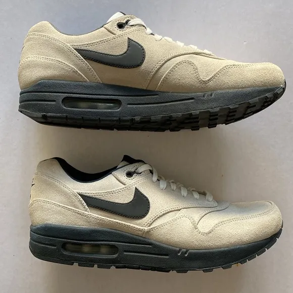 NIKE AIR MAX 1 Premium Beige Suede Leather Sneakers 512033-100 Size 9.5 US