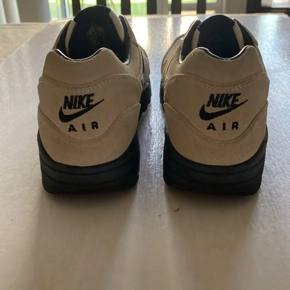 NIKE AIR MAX 1 Premium Beige Suede Leather Sneakers 512033-100 Size 9.5 US