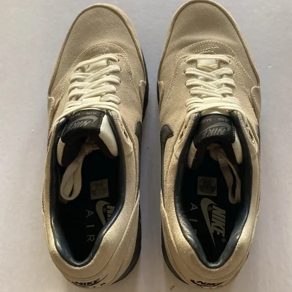 NIKE AIR MAX 1 Premium Beige Suede Leather Sneakers 512033-100 Size 9.5 US