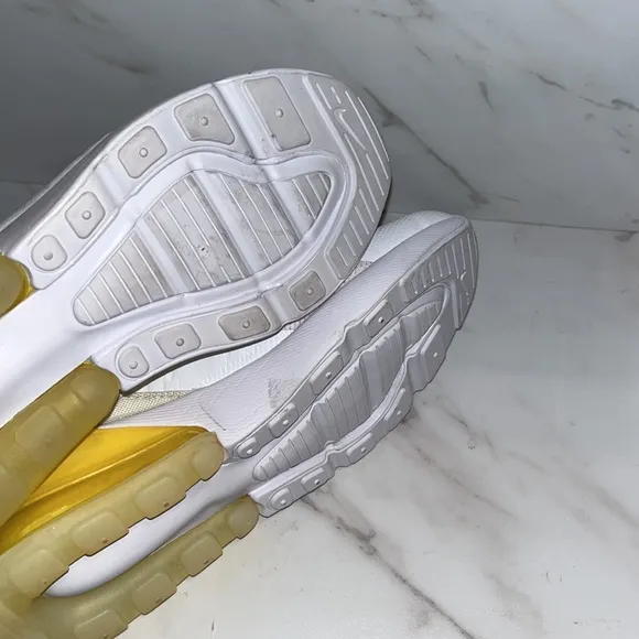 Nike air max 270 mama white yellow sneakers shoes sz 6.  (E1)