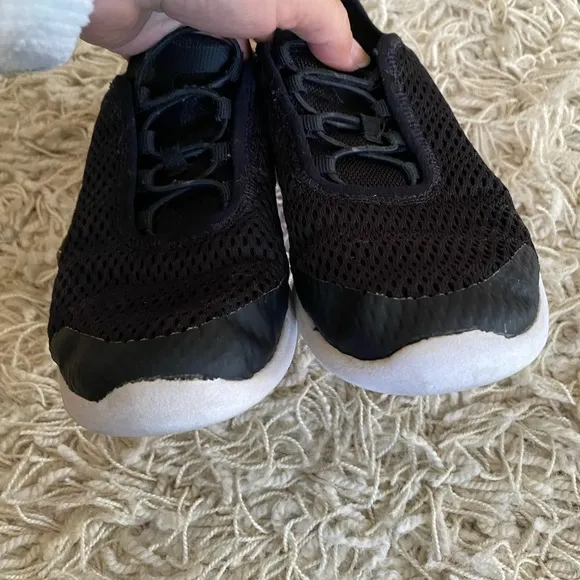 Nike Air Max Motion 2, children youth Girls Shoes, size 3Y.