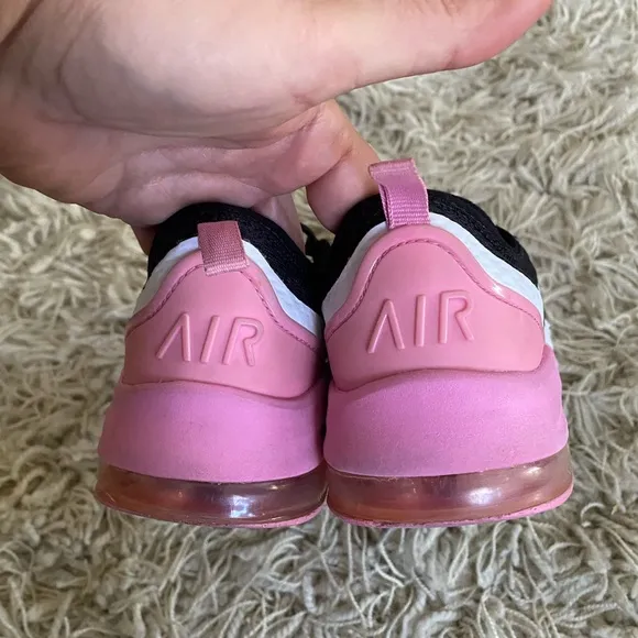 Nike Air Max Motion 2, children youth Girls Shoes, size 3Y.