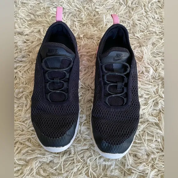 Nike Air Max Motion 2, children youth Girls Shoes, size 3Y.