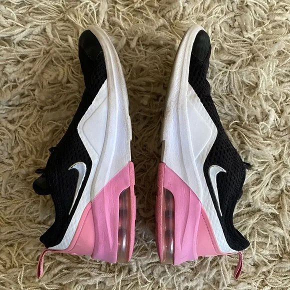 Nike Air Max Motion 2, children youth Girls Shoes, size 3Y.