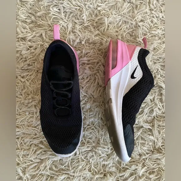 Nike Air Max Motion 2, children youth Girls Shoes, size 3Y.
