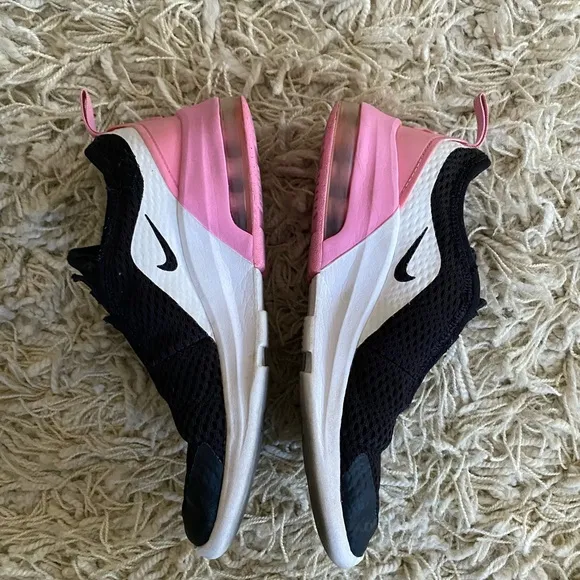Nike Air Max Motion 2, children youth Girls Shoes, size 3Y.