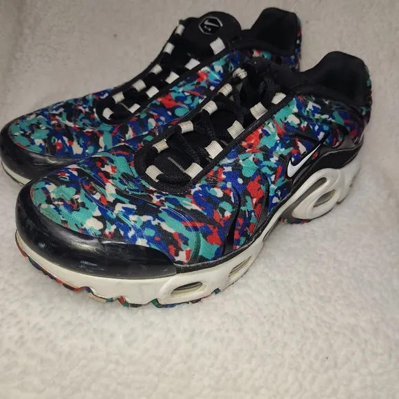 Nike Air Max Plus Black/White/Hyper Blue CU4623-001‎ Size 6.5Y