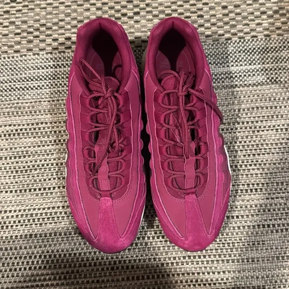Nike Air Max Premium 95 berry color athletic sneakers style 807443-602