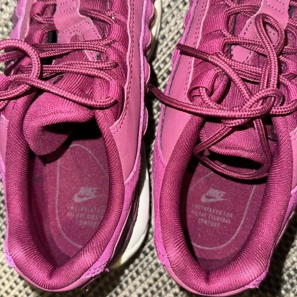 Nike Air Max Premium 95 berry color athletic sneakers style 807443-602