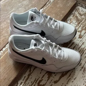 Nike AIR MAX SC - White and Black Sneakers NEW