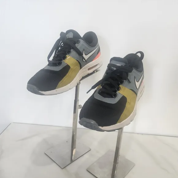 Nike Air Max Zero Si, Kids Size 3.5 Black and Yellow Sneakers