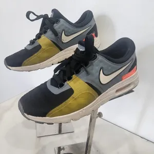 Nike Air Max Zero Si, Kids Size 3.5 Black and Yellow Sneakers