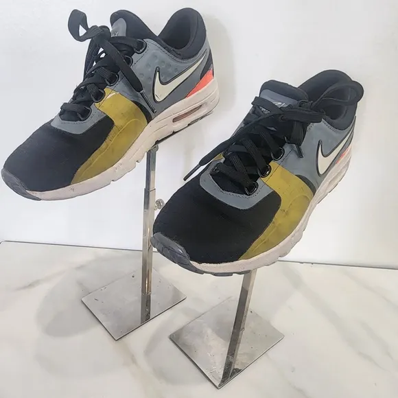 Nike Air Max Zero Si, Kids Size 3.5 Black and Yellow Sneakers