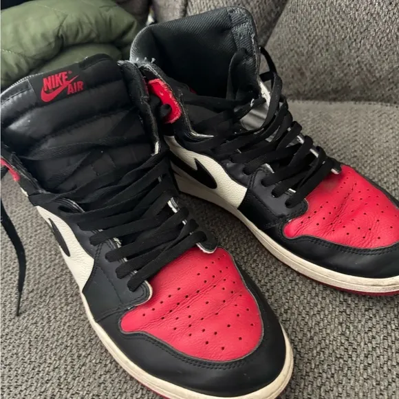 Nike Air Men's Black and Red Sneakers