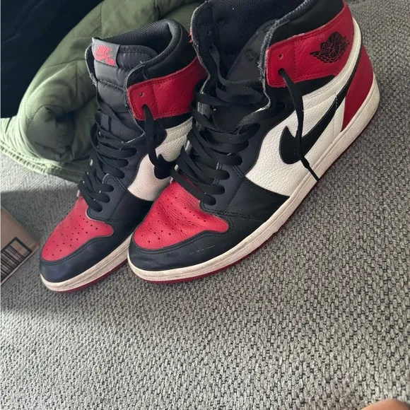 Nike Air Men's Black and Red Sneakers
