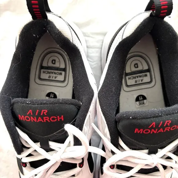 Nike Air Monarch lV walking shoes sneakers white black SZ 11. Worn 1X Indoors