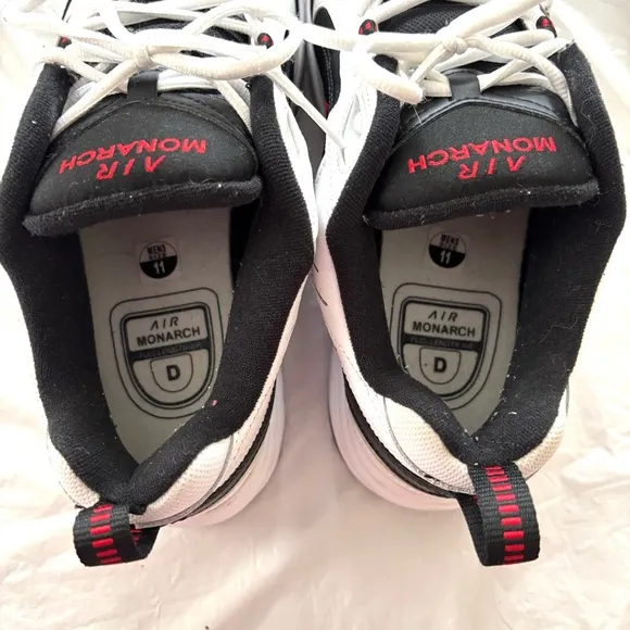Nike Air Monarch lV walking shoes sneakers white black SZ 11. Worn 1X Indoors