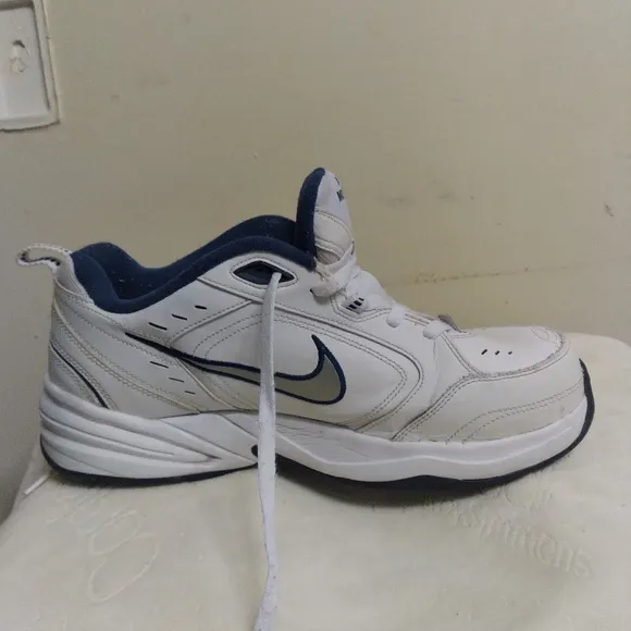 Nike Air Monarch Men's White and Blue Sneakers sz 11 wide 416355-102