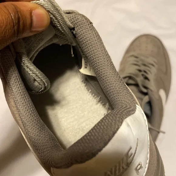 NIKE AIR SUEDE VELVET LEATHER SIZE US 7.0Y COLOR GRAY WHITE