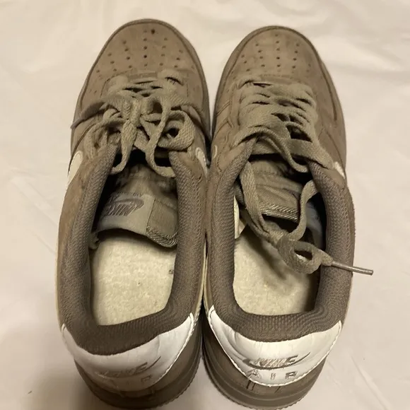 NIKE AIR SUEDE VELVET LEATHER SIZE US 7.0Y COLOR GRAY WHITE