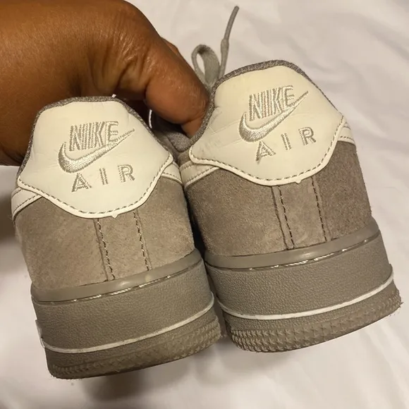 NIKE AIR SUEDE VELVET LEATHER SIZE US 7.0Y COLOR GRAY WHITE