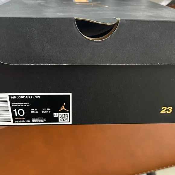 Nike AJ1 Men's White Sneakers