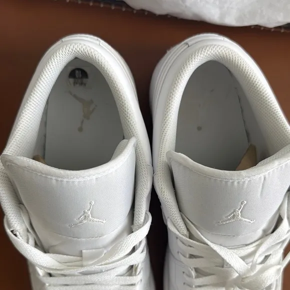 Nike AJ1 Men's White Sneakers