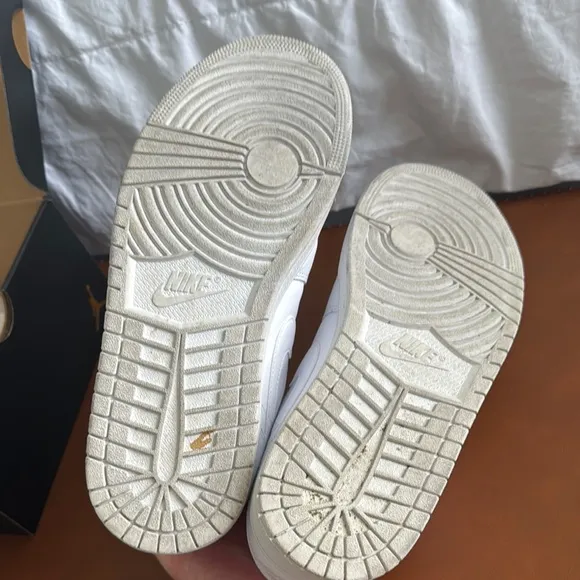Nike AJ1 Men's White Sneakers