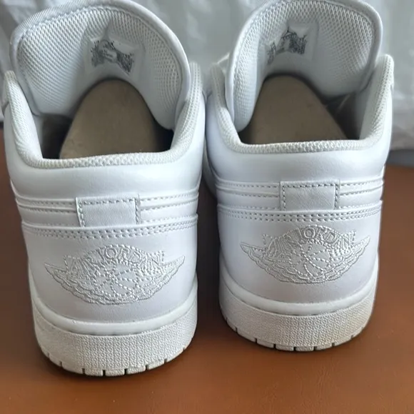 Nike AJ1 Men's White Sneakers