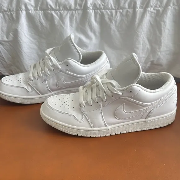 Nike AJ1 Men's White Sneakers