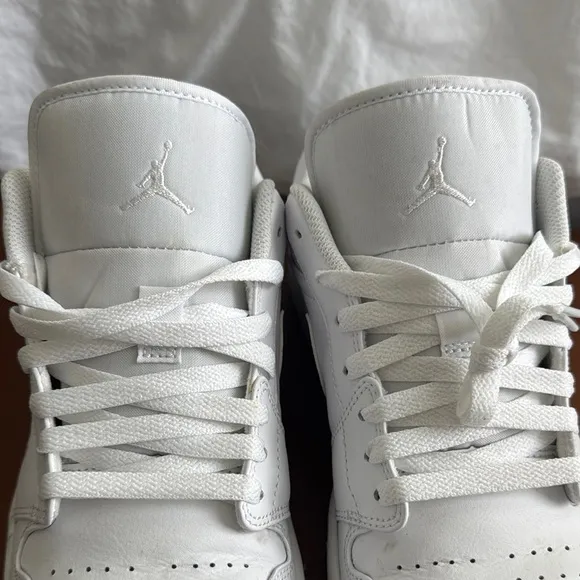 Nike AJ1 Men's White Sneakers
