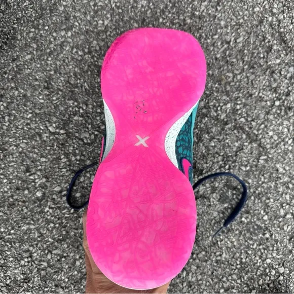 Nike Athletic Shoes Blue and Pink Sleek Design