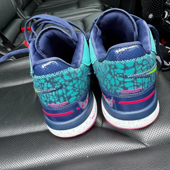 Nike Athletic Shoes Blue and Pink Sleek Design