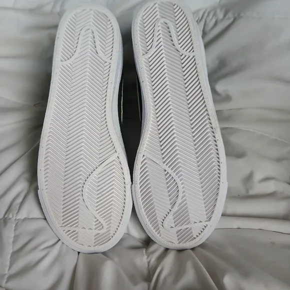 Nike Big kids suede sneakers
