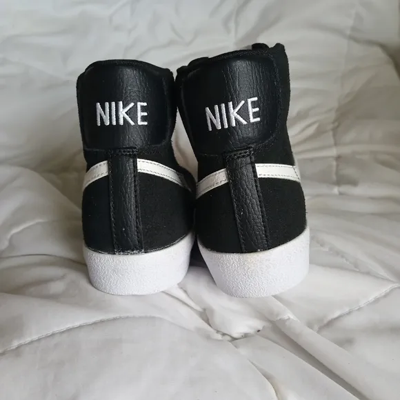 Nike Big kids suede sneakers