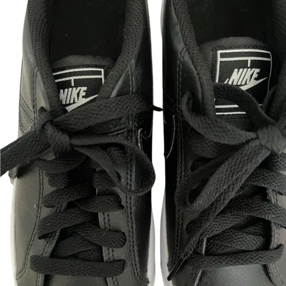 Nike Black and White Athletic low dunk Sneakers with Minimalist Design