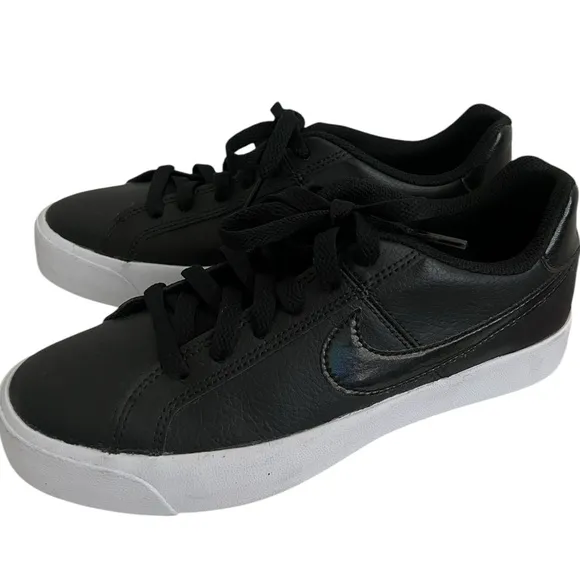 Nike Black and White Athletic low dunk Sneakers with Minimalist Design