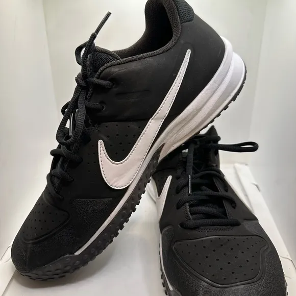 Nike Black and White Sneakers with Breathable Mesh