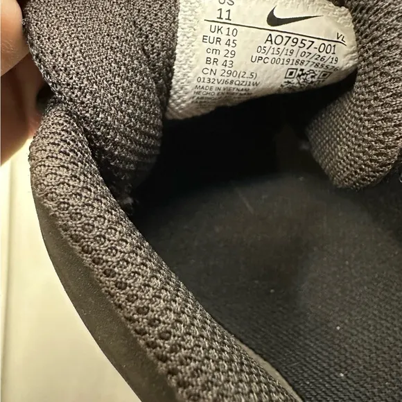 Nike Black and White Sneakers with Breathable Mesh