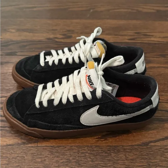 Nike blazers Black Suede Sneakers