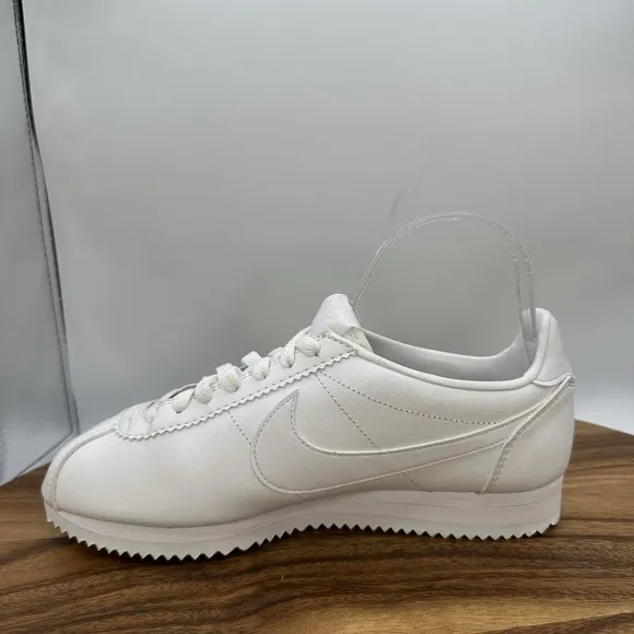 Nike Classic Cortez Low Top Shoes Sneakers Triple White 807471-102 Women's 8