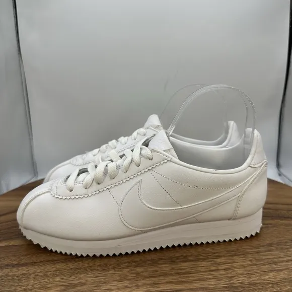 Nike Classic Cortez Low Top Shoes Sneakers Triple White 807471-102 Women's 8