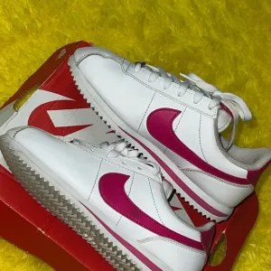 Nike girl White and Pink Cortez sneakers