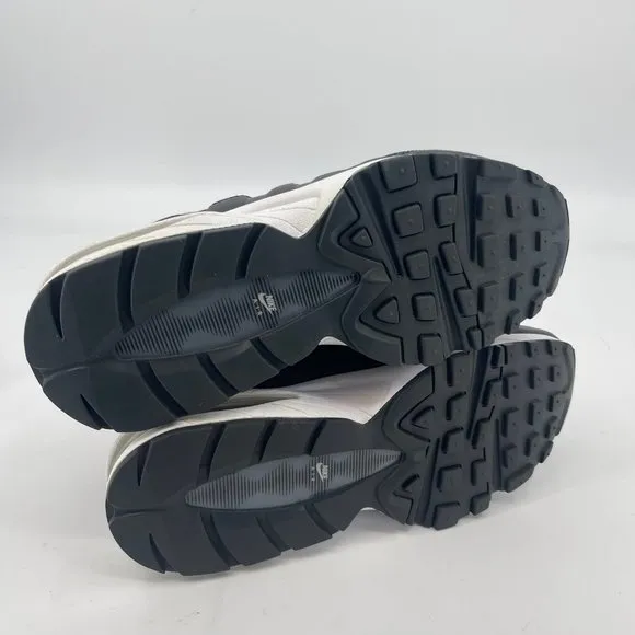 Nike Gray/White Athletic Sneakers | Boys Size 5.5