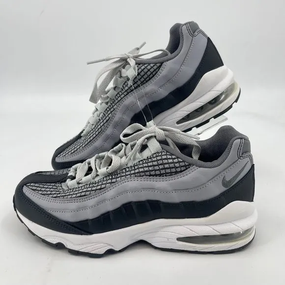 Nike Gray/White Athletic Sneakers | Boys Size 5.5