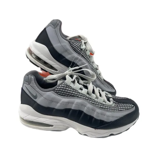 Nike Gray/White Athletic Sneakers | Boys Size 5.5