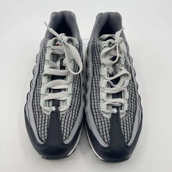 Nike Gray/White Athletic Sneakers | Boys Size 5.5
