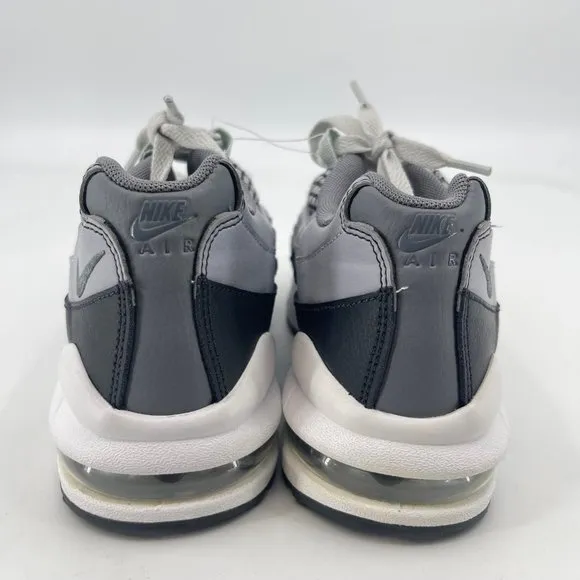 Nike Gray/White Athletic Sneakers | Boys Size 5.5