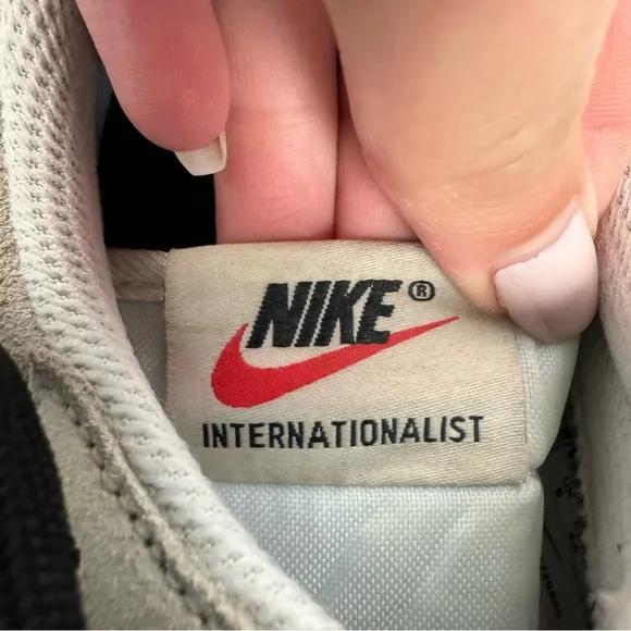 Nike Internationalist White &amp; Black Suede Sneakers Athletic cw7635-991